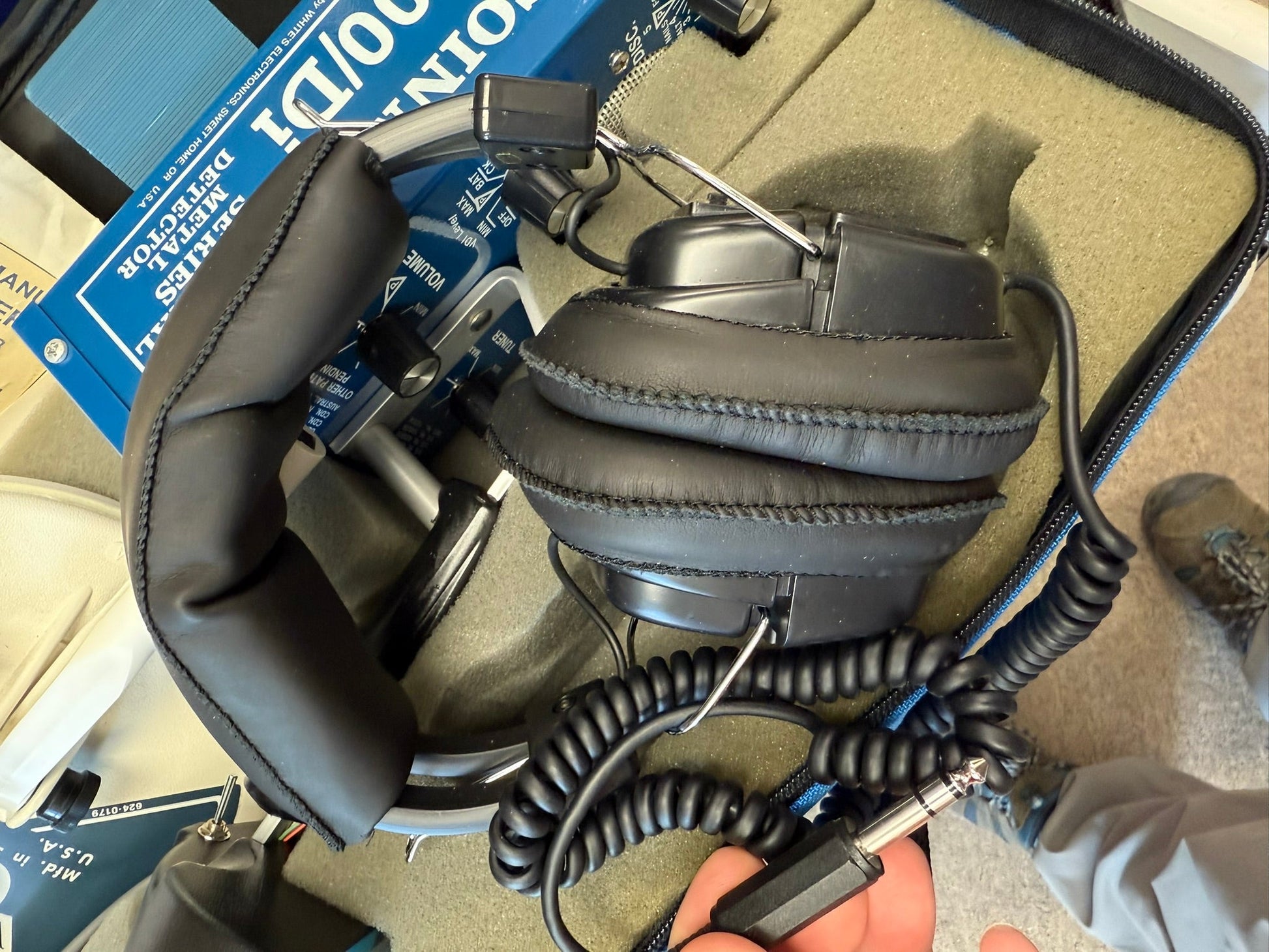 Ventage New Old Stock - Whites Coinmaster 6000/DI Series 3 Metal Detector W/ Carry Case