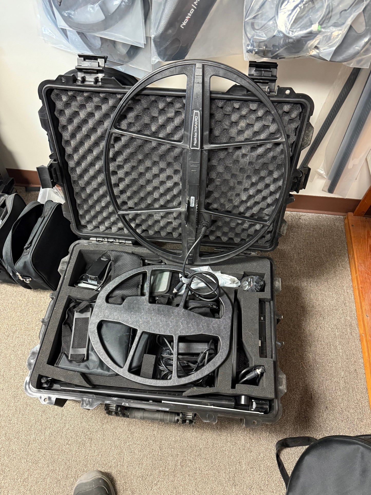 Invenio Pro Pack Smart Metal Detector and 3D Imaging System (shop demo)