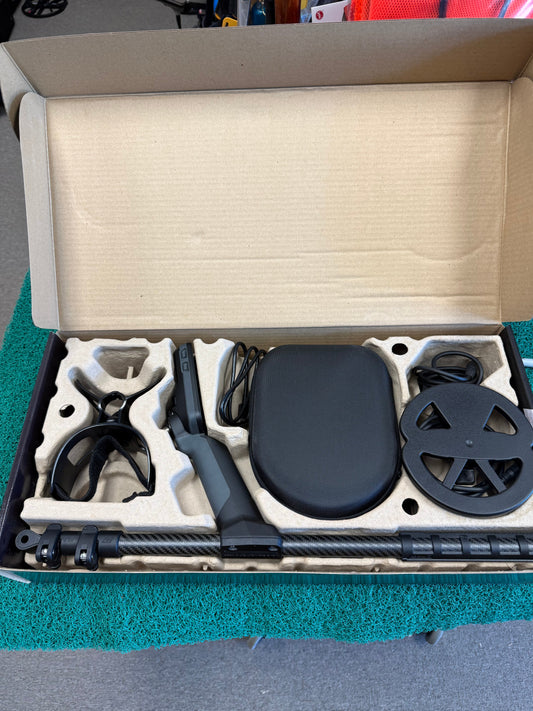 Dealer Trade Minelab Equinox 900 - Includes Two Coils, Wireless Headphones