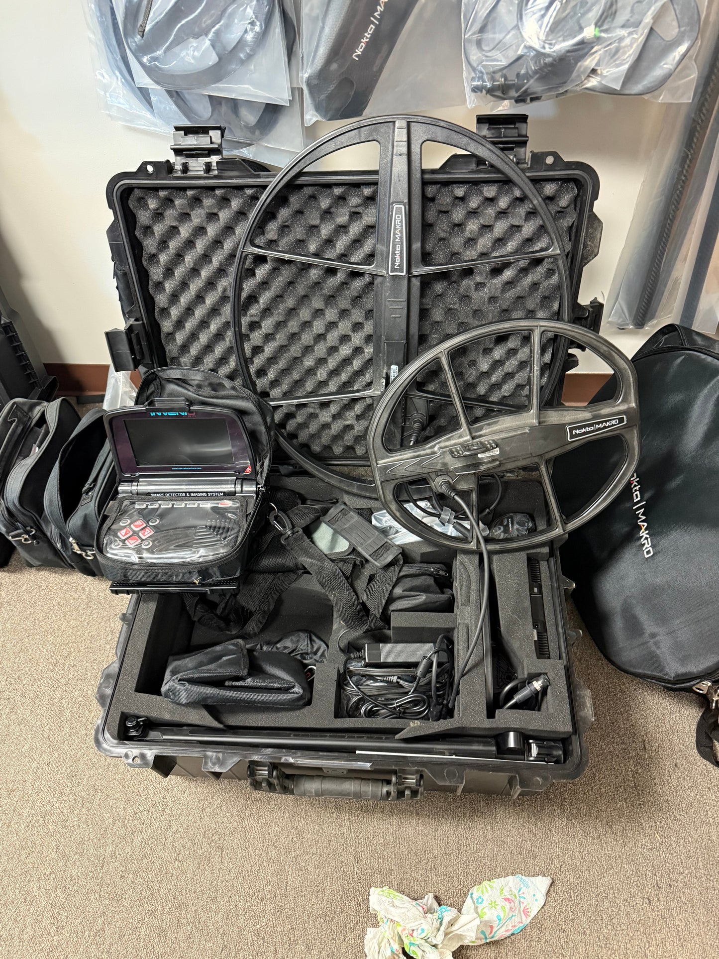 Invenio Pro Pack Smart Metal Detector and 3D Imaging System (shop demo)
