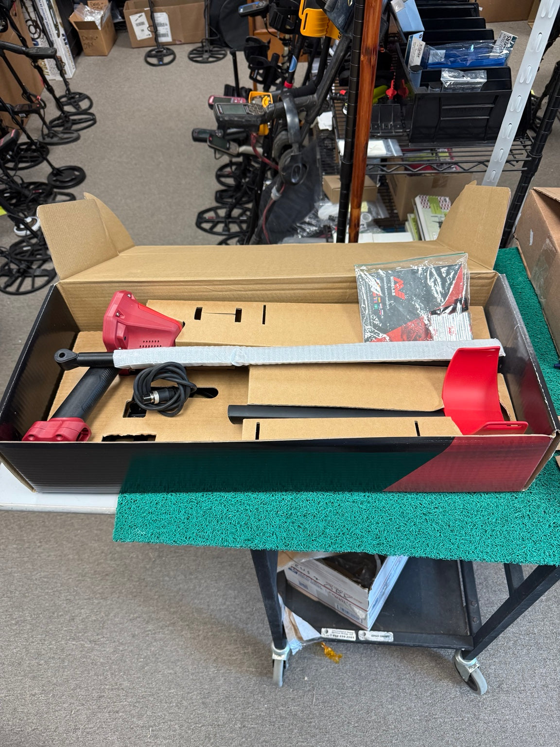 Open box Minelab VANQUISH 340 metal detector and included components