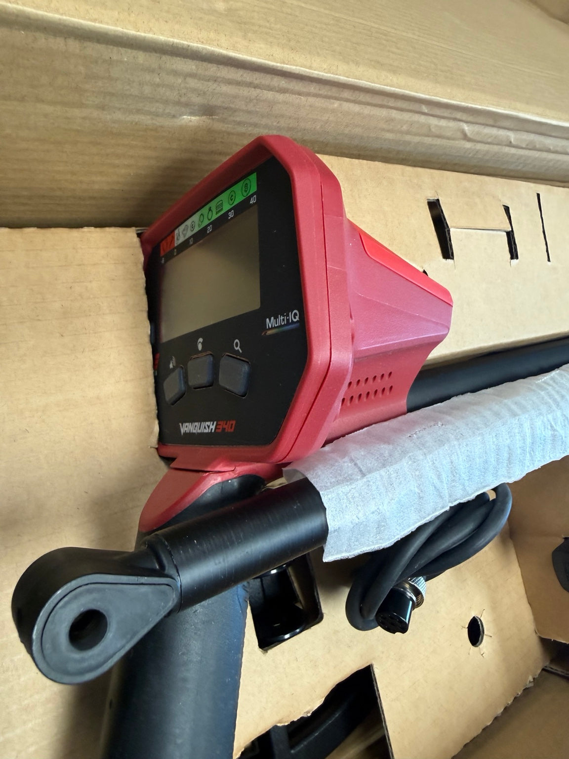 Minelab VANQUISH 340 Multi-IQ control housing close-up