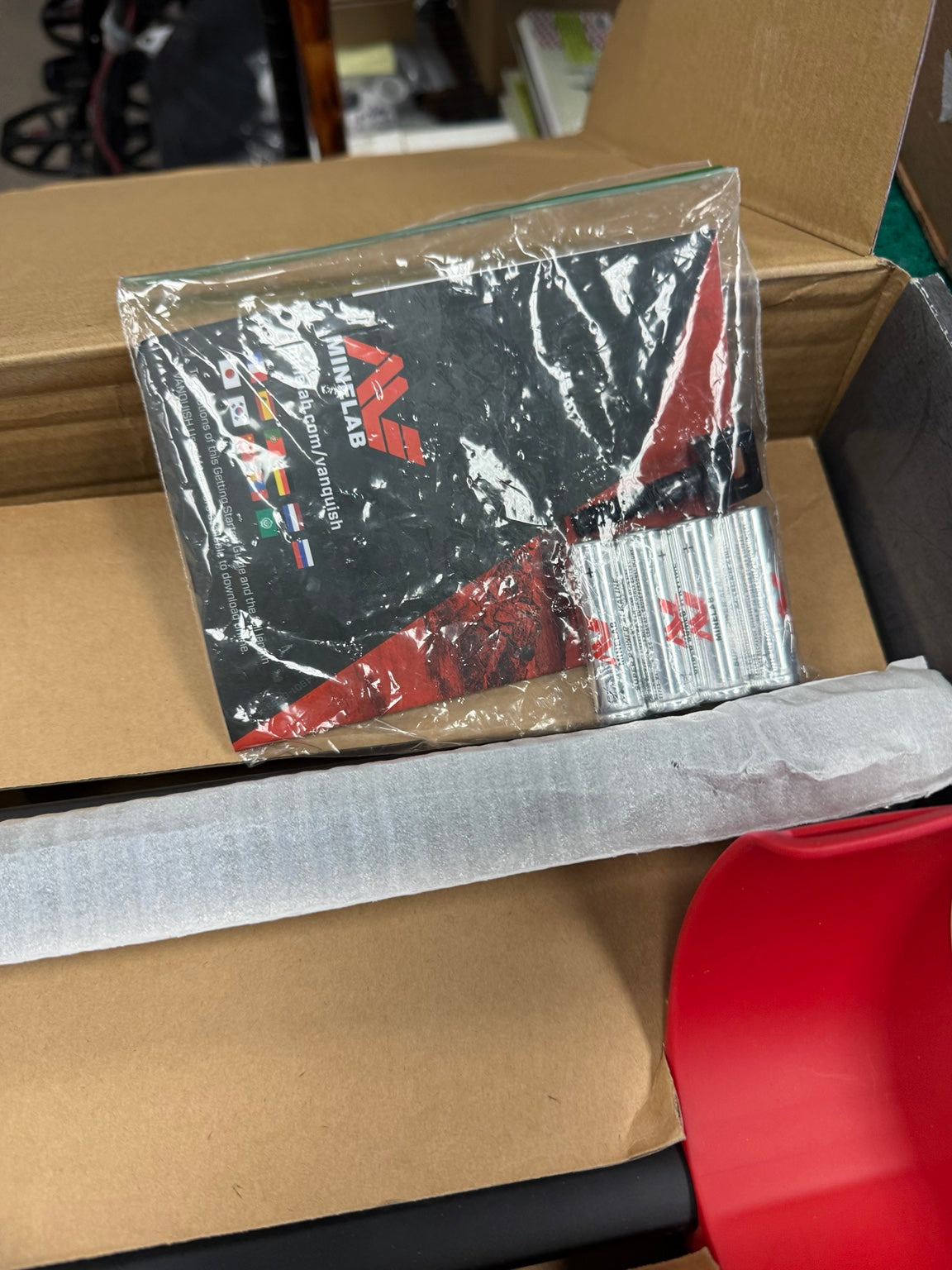 Minelab VANQUISH 340 documentation and batteries in original box