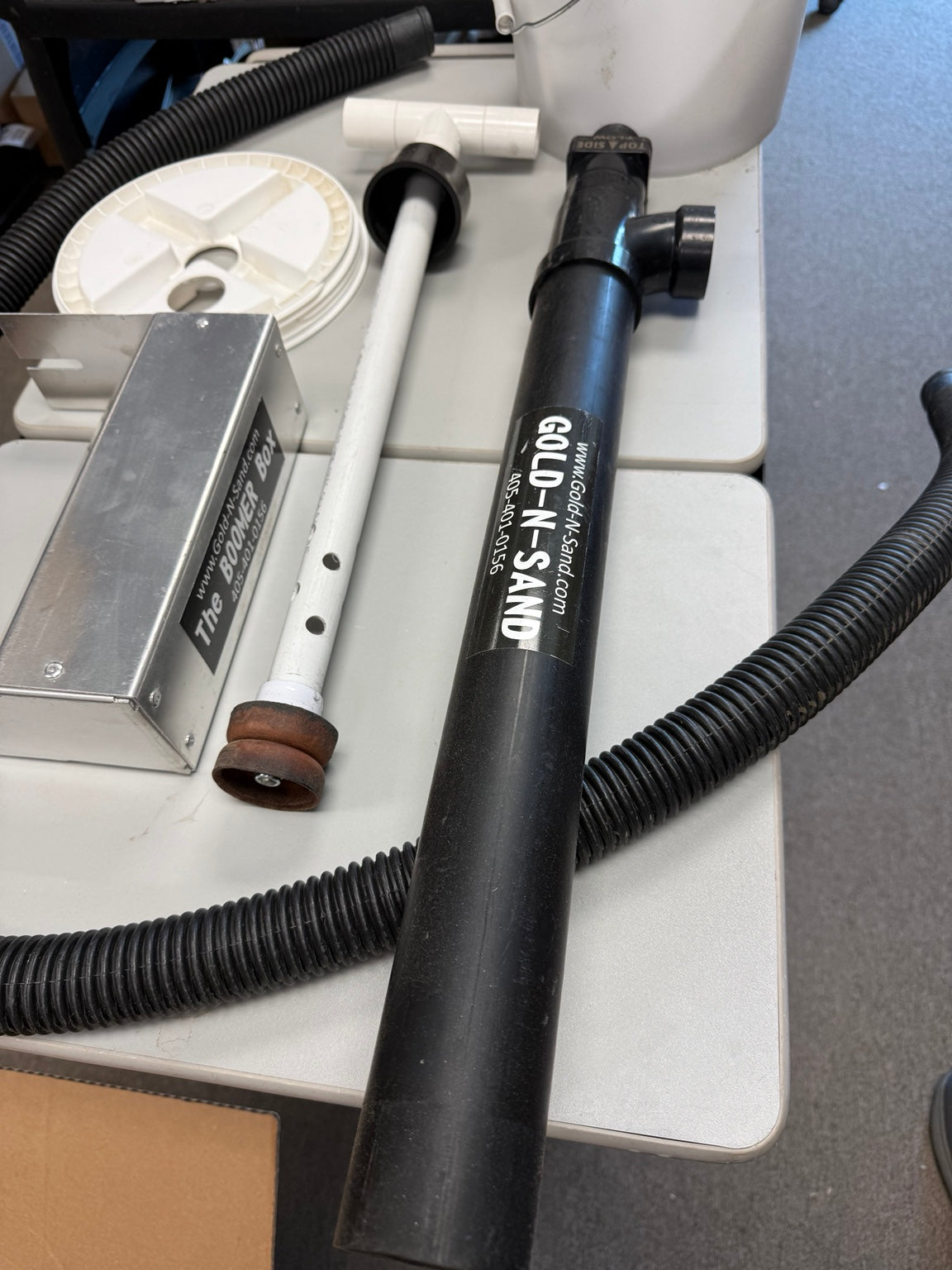 Gold-N-Sand black hand pump and hose included in used kit